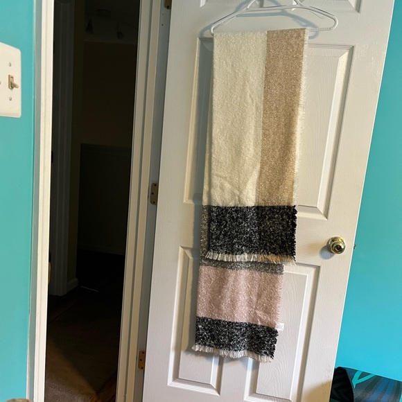 Soft Knitted Oversized Scarf - Picture 1 of 4